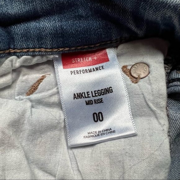 Performance Jeans - Picture 4 of 4